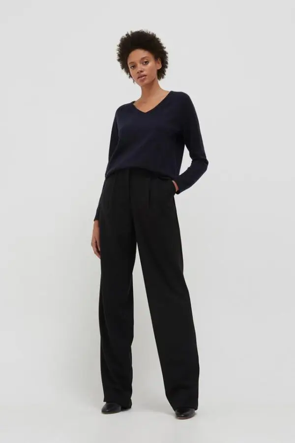 Chinti & Parker The V Neck Sweater - Navy - Image 2