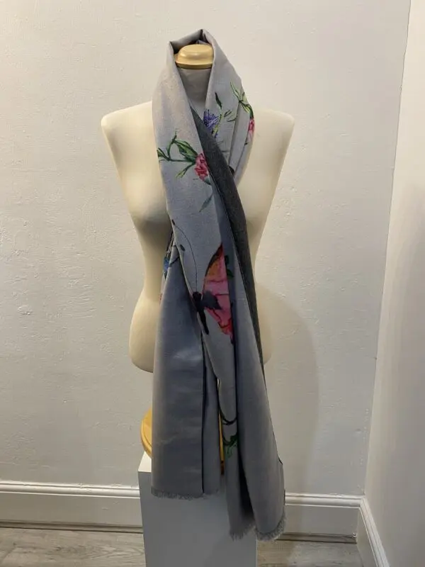 Zelly 477012 Reversible Butterfly Wrap - Grey Print