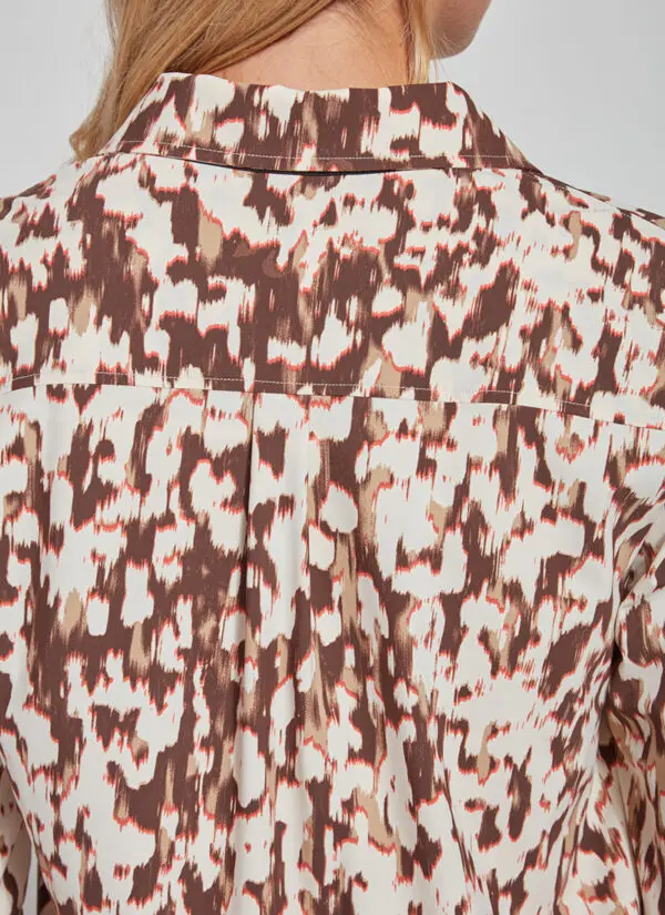 Lyssé Schiffer Microfibre Shirt - Printed Graphic Texture - Image 3