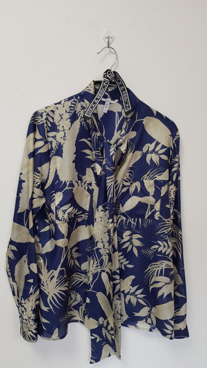 Sophie Shirts Orie shirt - Blue Leaf Print - Stick and Ribbon