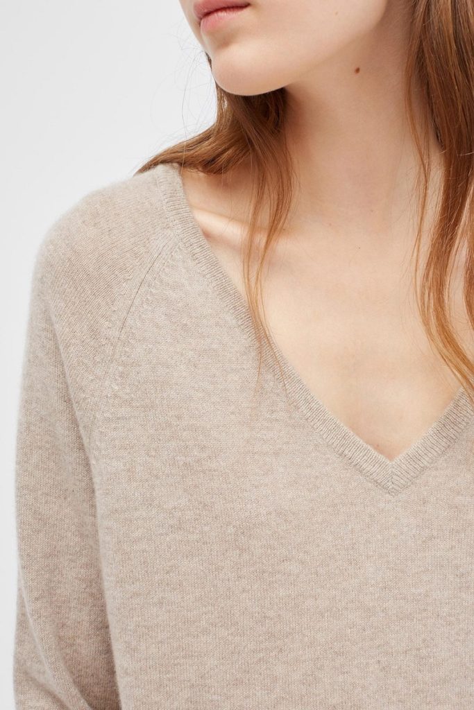 Chinti & Parker The V Neck Sweater - Oatmeal - Image 4