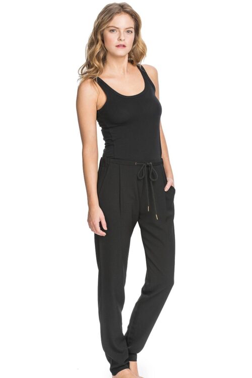 Lilla P Crepe Tapered Leg Pant – Black