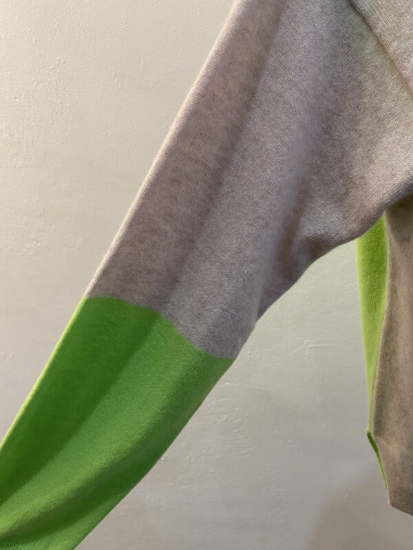 Cocoa Cashmere CC080 Colour Block Sweater - Apple / Oatmeal - Image 3