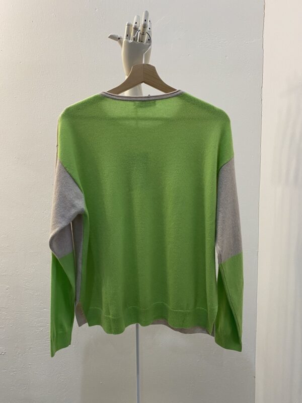 Cocoa Cashmere CC080 Colour Block Sweater - Apple / Oatmeal - Image 2