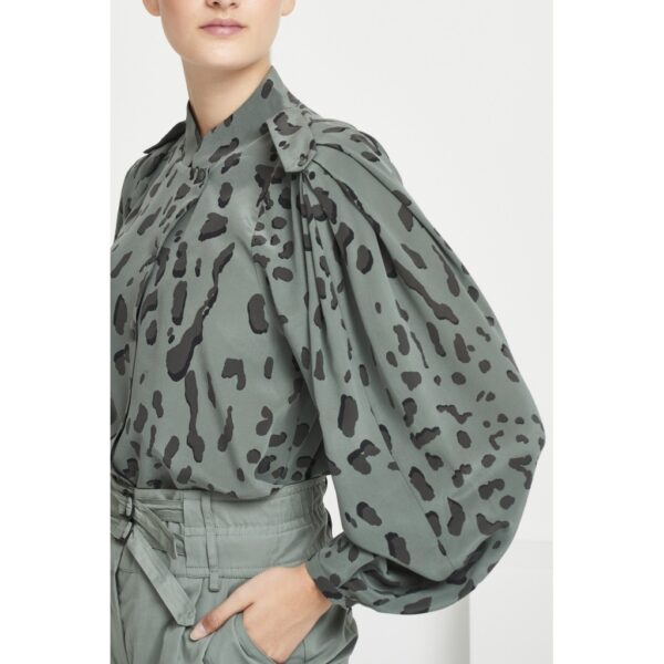 Bruuns Bazaar Lillie Shaun Shirt - Dark Moss Print - Image 5