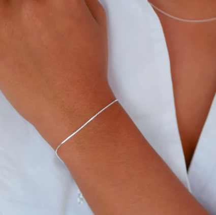 enamel-copenhagen-naomi-bracelet-silver-stick-and-ribbon-nottingham
