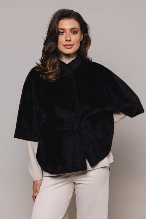 Rino & Pelle Dewi Cape – Black