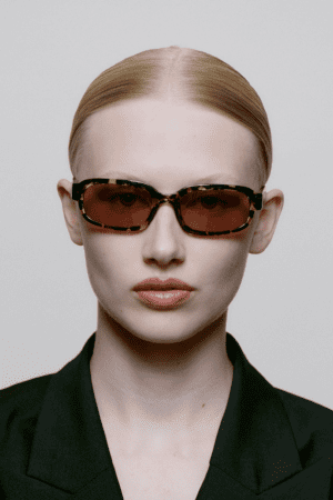 akjaerbede-will-black-yellow-tortoise-stick-and-ribbon-nottingham
