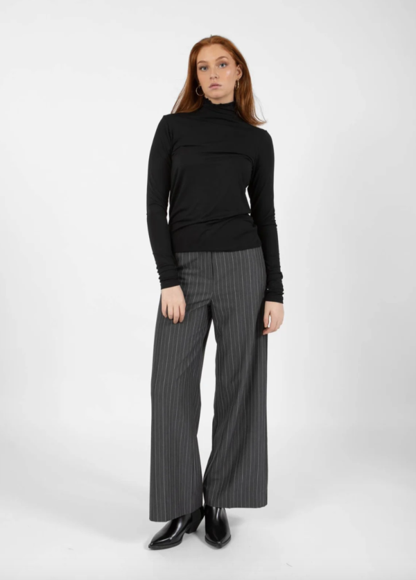 coster-copenhagen-cc-heart-sofia-black-stick-and-ribbon-nottingham