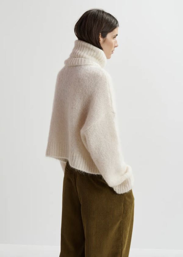 essentiel-antwerp-griffin-ow01-stick-and-ribbon-nottingham